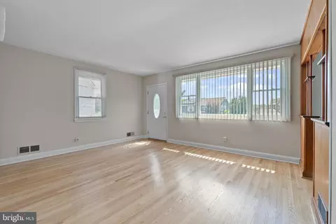 1256 Locust Ave, Halethorpe, MD 21227 photo 4