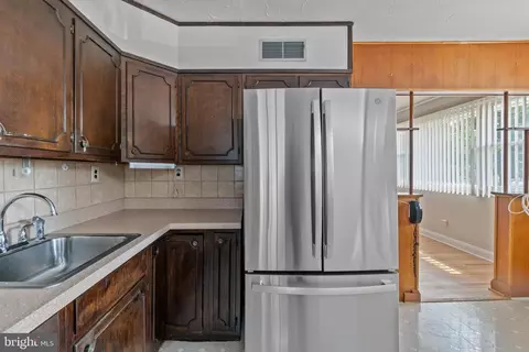 1256 Locust Ave, Halethorpe, MD 21227 photo 9