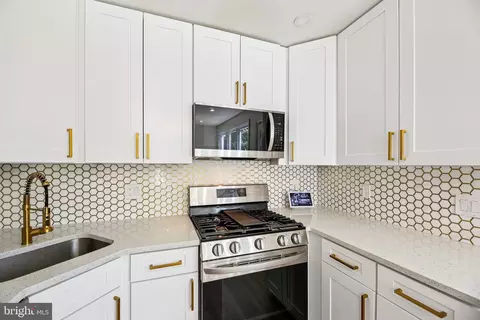 Kitchen - 5201 Old Frederick Rd, Baltimore, MD 21229 photo 2 of 3