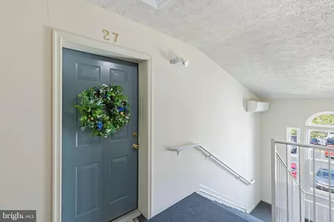 Entry Way - 27 Laurel Path Ct #6-27, Nottingham, MD 21236 photo 1 of 2