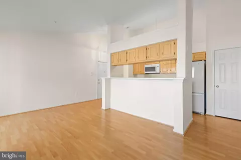 Living - 27 Laurel Path Ct #6-27, Nottingham, MD 21236 photo 3 of 5