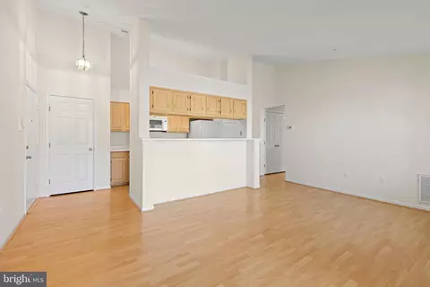 Living - 27 Laurel Path Ct #6-27, Nottingham, MD 21236 photo 2 of 5