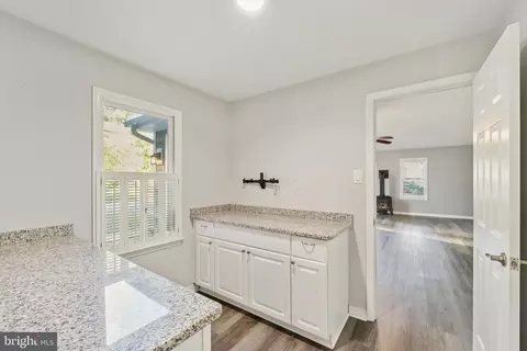Entry Way - 2105 Silver Lane Rd, Essex, MD 21221 photo 8 of 10