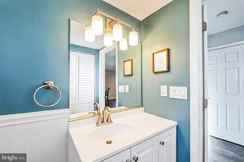 Bath - 2105 Silver Lane Rd, Essex, MD 21221 photo 2 of 4