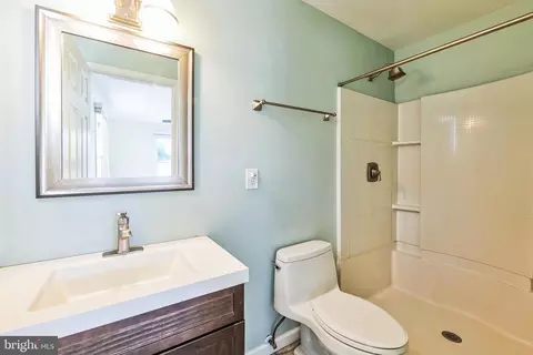 Bath - 2105 Silver Lane Rd, Essex, MD 21221 photo 4 of 4