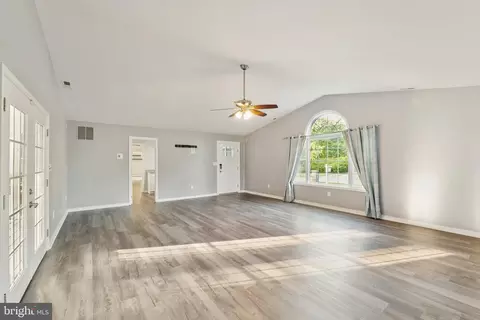 Living - 2105 Silver Lane Rd, Essex, MD 21221 photo 5 of 7
