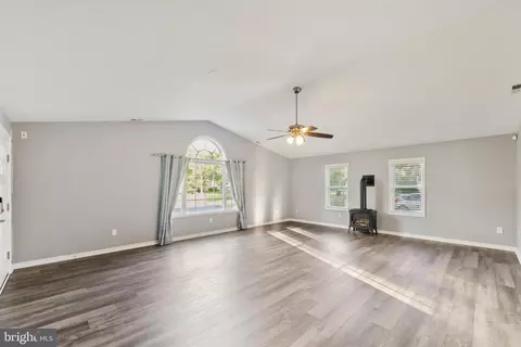 Living - 2105 Silver Lane Rd, Essex, MD 21221 photo 6 of 7