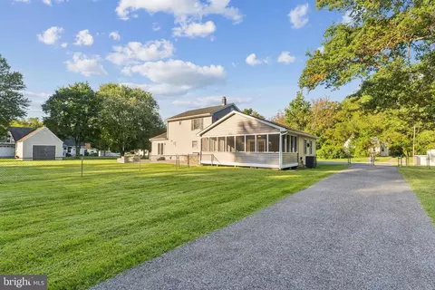 Exterior - 2105 Silver Lane Rd, Essex, MD 21221 photo 6 of 8