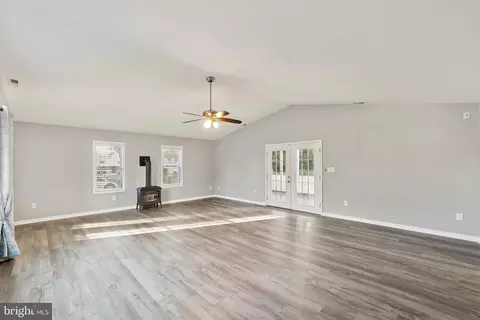 Living - 2105 Silver Lane Rd, Essex, MD 21221 photo 3 of 7