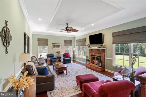 Living - 14006 Fox Run Ct, Phoenix, MD 21131 photo 2 of 6