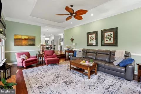 Living - 14006 Fox Run Ct, Phoenix, MD 21131 photo 4 of 6