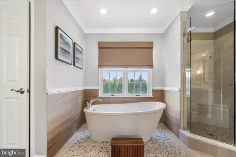 Bath - 14006 Fox Run Ct, Phoenix, MD 21131 photo 2 of 5