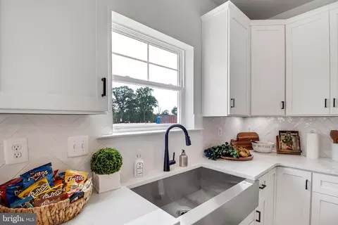Kitchen - 5703 Allender Rd, White Marsh, MD 21162 photo 1 of 5
