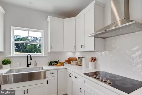 Kitchen - 5703 Allender Rd, White Marsh, MD 21162 photo 4 of 5
