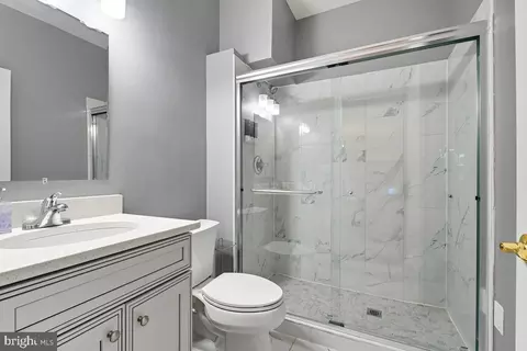 Bath - 6800 Gunder Ave, Middle River, MD 21220 photo 1 of 6