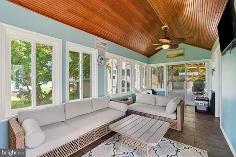 Exterior - 6800 Gunder Ave, Middle River, MD 21220 photo 6 of 15