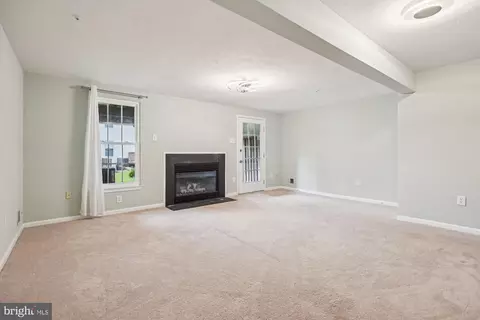 Living - 6 Deaven Ct, Baltimore, MD 21209 photo 6 of 7