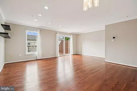 Living - 6 Deaven Ct, Baltimore, MD 21209 photo 5 of 7