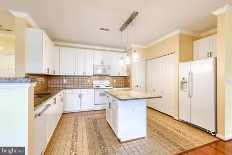Kitchen - 400 Symphony Cir #406, Hunt Valley, MD 21030 photo 1 of 6