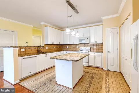 Kitchen - 400 Symphony Cir #406, Hunt Valley, MD 21030 photo 2 of 6