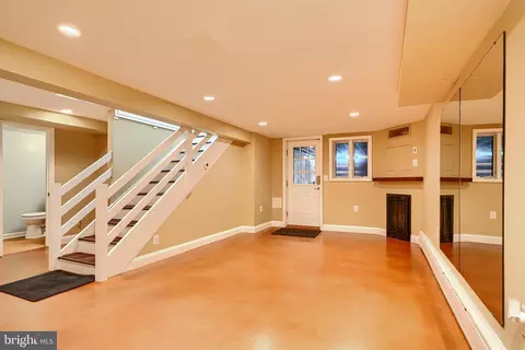 Living - 905 Kingston Rd, Baltimore, MD 21212 photo 3 of 3