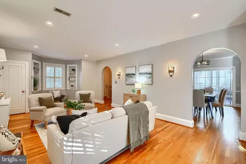 Living - 905 Kingston Rd, Baltimore, MD 21212 photo 1 of 3