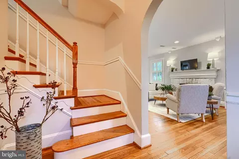 Entry Way - 905 Kingston Rd, Baltimore, MD 21212 photo 1 of 6