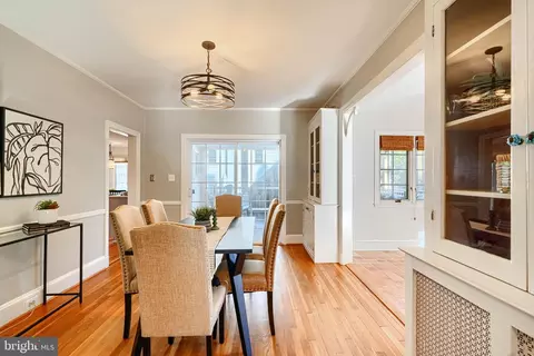Dining - 905 Kingston Rd, Baltimore, MD 21212 photo 2 of 3
