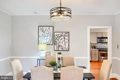 Dining - 905 Kingston Rd, Baltimore, MD 21212 photo 1 of 3