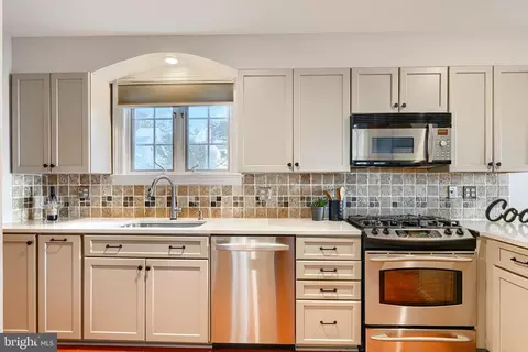 Kitchen - 905 Kingston Rd, Baltimore, MD 21212 photo 2 of 4