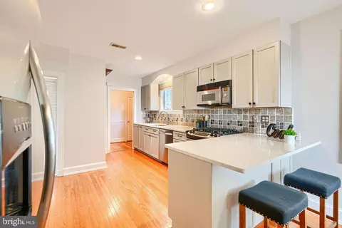 Kitchen - 905 Kingston Rd, Baltimore, MD 21212 photo 3 of 4