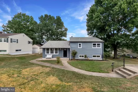 5821 Heron Dr, Halethorpe, MD 21227