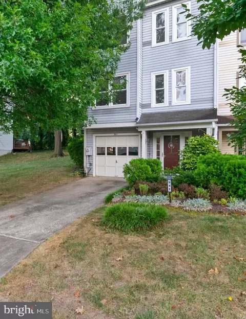 941 Oakmoor Dr #941, Halethorpe, MD 21227