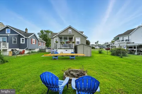 Exterior - 204 Bayside Dr, Dundalk, MD 21222 photo 3 of 5