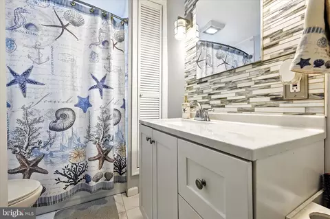 Bath - 204 Bayside Dr, Dundalk, MD 21222 photo 1 of 4