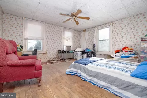 Bedroom - 7428 Bay Front Rd, Sparrows Point, MD 21219 photo 3 of 5