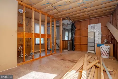 Entry Way - 7428 Bay Front Rd, Sparrows Point, MD 21219 photo 5 of 6