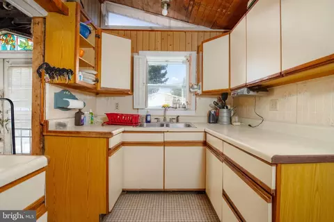 Kitchen - 7428 Bay Front Rd, Sparrows Point, MD 21219 photo 1 of 1