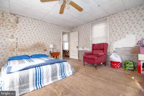 Bedroom - 7428 Bay Front Rd, Sparrows Point, MD 21219 photo 2 of 5
