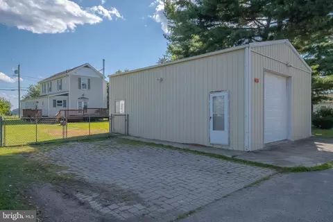 Exterior - 7428 Bay Front Rd, Sparrows Point, MD 21219 photo 2 of 7