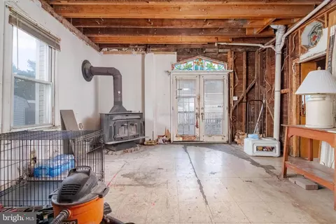 Living - 7428 Bay Front Rd, Sparrows Point, MD 21219 photo 3 of 3