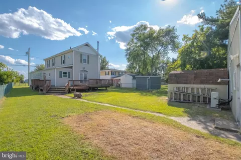 Exterior - 7428 Bay Front Rd, Sparrows Point, MD 21219 photo 3 of 7