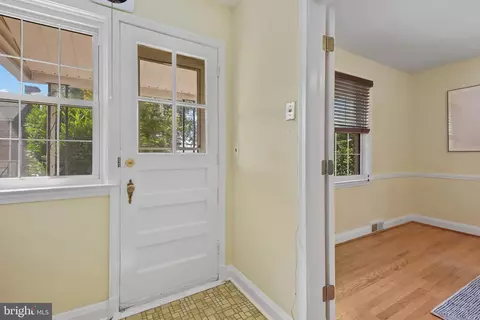 Entry Way - 101 Regester Ave, Baltimore, MD 21212 photo 4 of 6