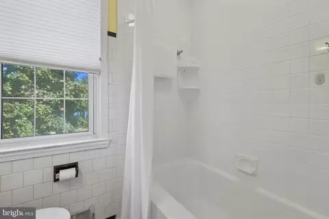 Bath - 101 Regester Ave, Baltimore, MD 21212 photo 2 of 3