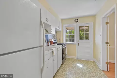 Entry Way - 101 Regester Ave, Baltimore, MD 21212 photo 2 of 6