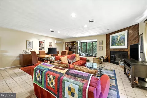 Living - 6705 Chippewa Dr, Baltimore, MD 21209 photo 3 of 3
