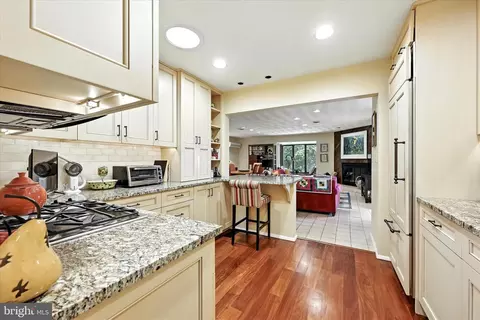 Kitchen - 6705 Chippewa Dr, Baltimore, MD 21209 photo 3 of 5