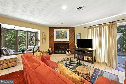 Living - 6705 Chippewa Dr, Baltimore, MD 21209 photo 2 of 3