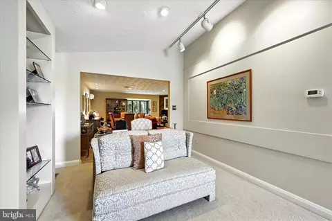 Entry Way - 6705 Chippewa Dr, Baltimore, MD 21209 photo 2 of 3