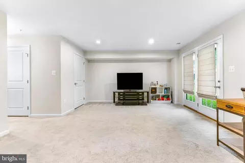 5 Gates Park Ct, Baltimore, MD 21227 photo 8